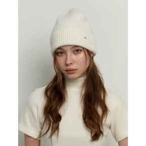 kinda angora beanie - white