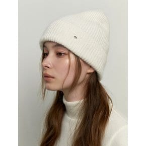 kinda angora beanie - white