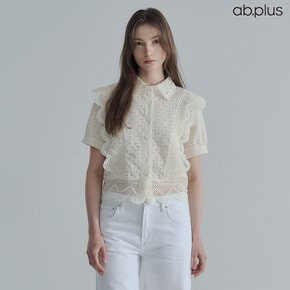 [ab.plus] 펀칭 레이스 프릴 카라 반팔 블라우스 (LSA2MB36A)