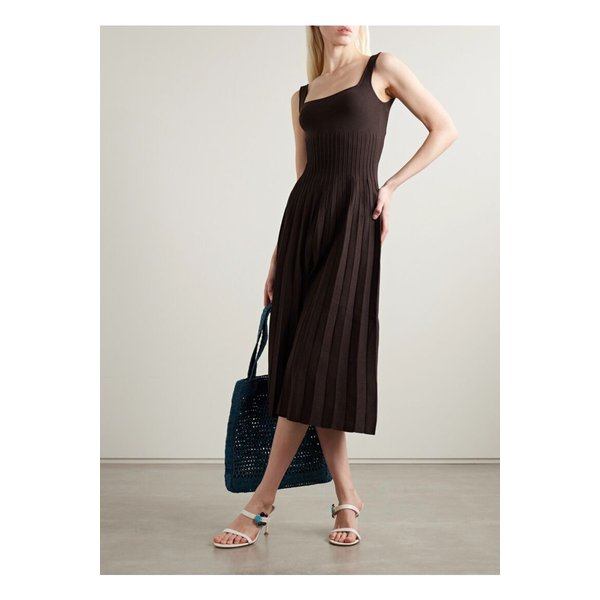 스타우드 엘리슨 플리츠 골지 니트 미디 드레스 다크 브라운 46376663162859626