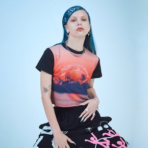 레드문 그래픽 크롭 티셔츠 RED MOON GRAPHIC CROP TSHIRTS