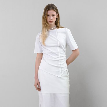 나인(Atelier Nain) [25S/S](택가:59,000원)비대칭 넥 스트링 티(T-7049)