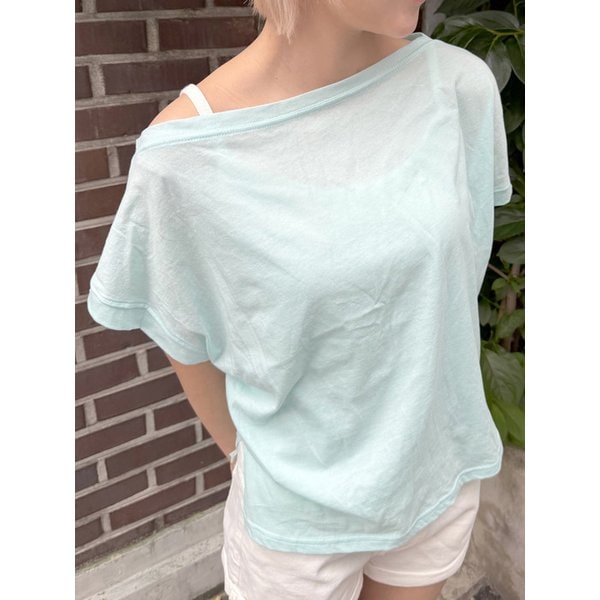 BOXY LETTERING OFF-SHOULDER T-SHIRT_MINT