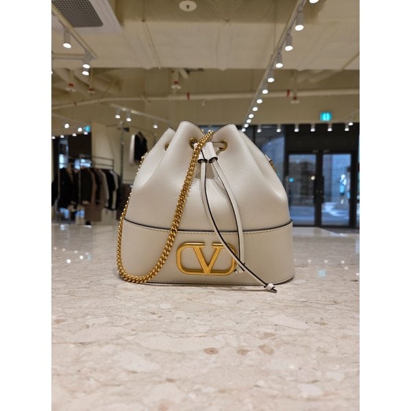 [부산점] *스크래치*[발렌티노] 여성 V 시그니처 미니 호보백 4W2P0T83HPF-I16