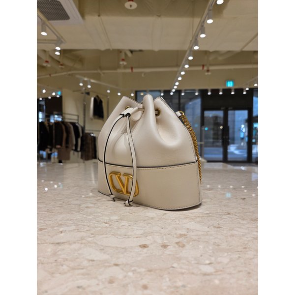 [부산점] *스크래치*[발렌티노] 여성 V 시그니처 미니 호보백 4W2P0T83HPF-I16