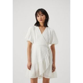 4621264 YAS Petite YASVILMA WRAP DRESS - Day dress star white