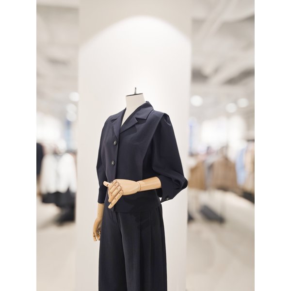 [파주점] [더아이잗컬렉션]싱글 버튼 테일러드 라인 블라우스 CR4A0BL251