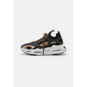 4202294 EA7 INFINITY CAGE UNI - Trainers triple black/gold