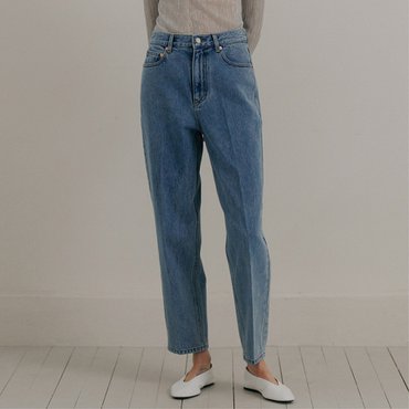 blank03 [블랭크03] curved cropped jeans (light blue)