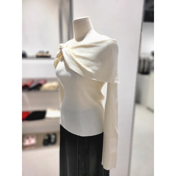 [여주점] 오프숄더 로즈코사지 니트탑 ER4OKL55