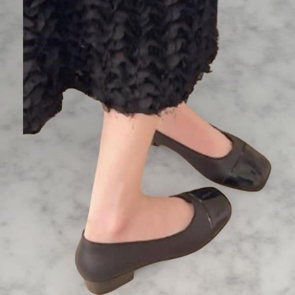 [옷자락] 여성 20대 에나멜 광택 사각 앞코 낮은 굽 플랫슈즈