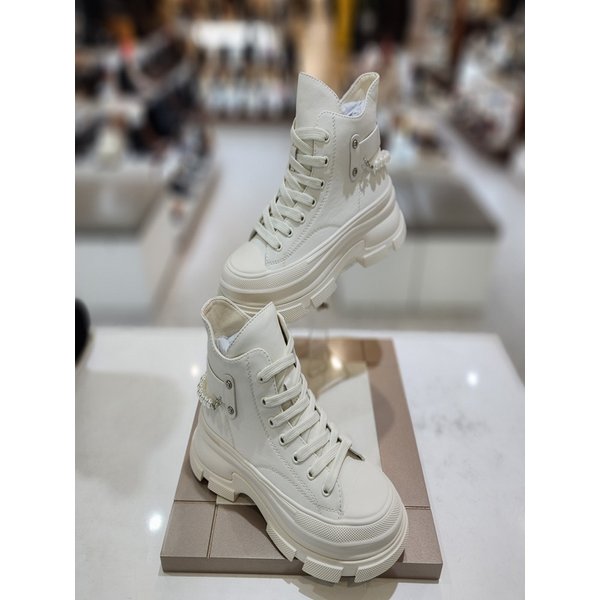 [시흥점] 여성 5센티 하이탑 장식 탈부착 워커 (012330701)