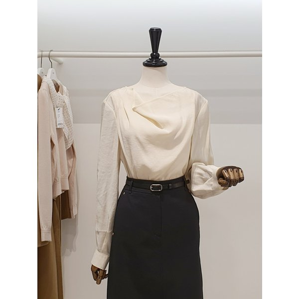 [파주점] 쥬크 주크 넥라인 포인트 하프 블라우스 V262PSC937