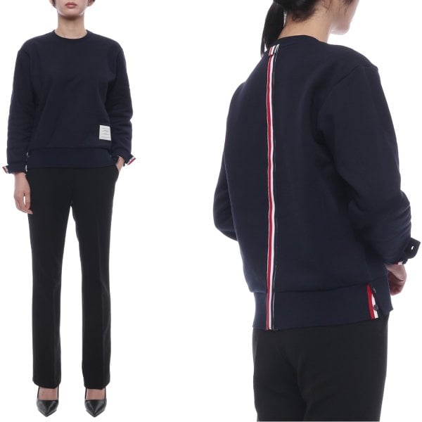 [부산점] 25FW 여성 센터백 스트라이프 맨투맨 (FJT070A 03377 415 25F)