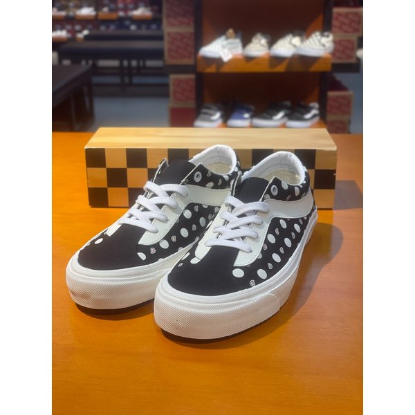 [여주점] (남여공용) 스니커즈 볼드 엔아이 (블랙) (VN0A5DYA1KP)