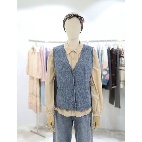 [여주점] 플라워 자수 브이넥 니트 베스트 T258MVT262W