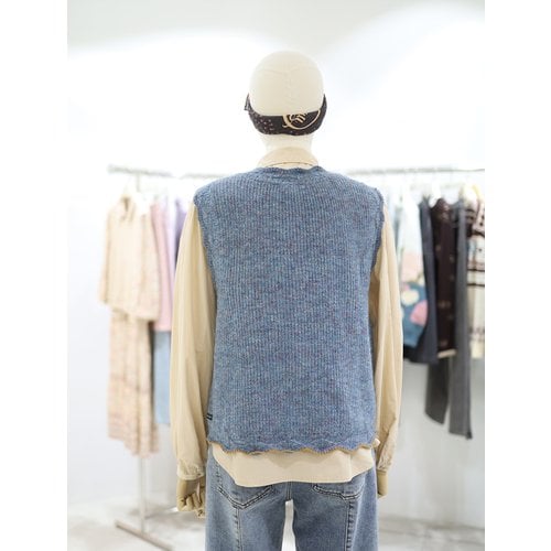 [여주점] 플라워 자수 브이넥 니트 베스트 T258MVT262W