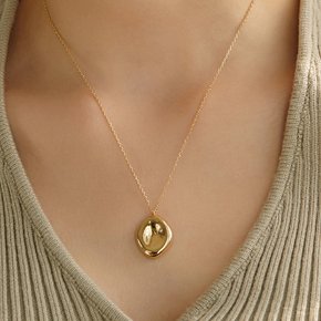 volume pendant necklace