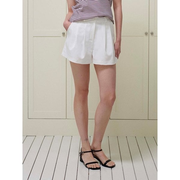 Linda Two-tuck Shorts_White