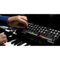 Roland 롤랜드  Boutique SE-02 Analog Synthesizer 부티크