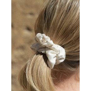 CLOVER HAIR SCRUNCHIE [IVORY]