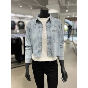 Calvin Klein Jeans [시흥점] 여성 크롭 대드 핏 데님 셔츠 (J215908-1AA)