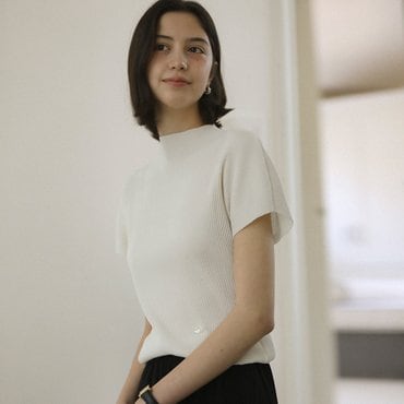 틸아이다이 Pleated high neck short sleeve top_Ivory