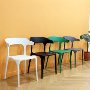 로엠가구 톰슨 다이닝 디자인 플라스틱 카페 인테리어 편한 주방 식탁 의자