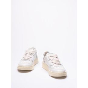 [해외배송] 오트리 MEDALIST 로우탑 스니커즈 AULWLL05 WHT/SILVER B0170007972