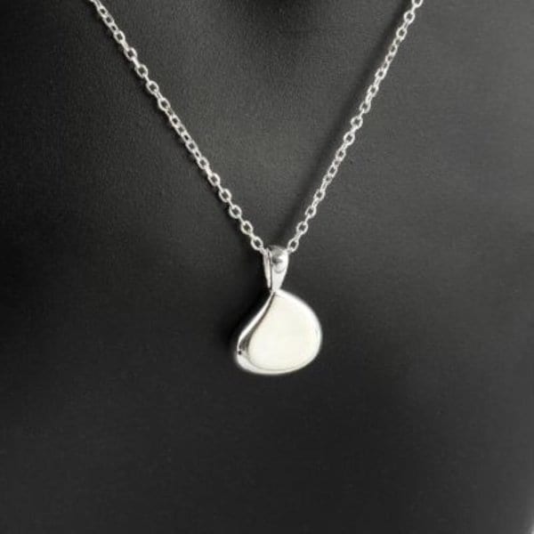 [옷자락] 여자 펜던트 삼각 물방울 유광 사슬끈 패션 목걸이