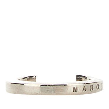 메종 마르지엘라 인그레이빙 로고 반지 Maison Margiela logo ring 검색결과 >마르지엘라반지, 신세계몰” style=”width:100%” title=”검색결과 >마르지엘라반지, 신세계몰”><figcaption>검색결과 >마르지엘라반지, 신세계몰</figcaption></figure>
<figure><img decoding=