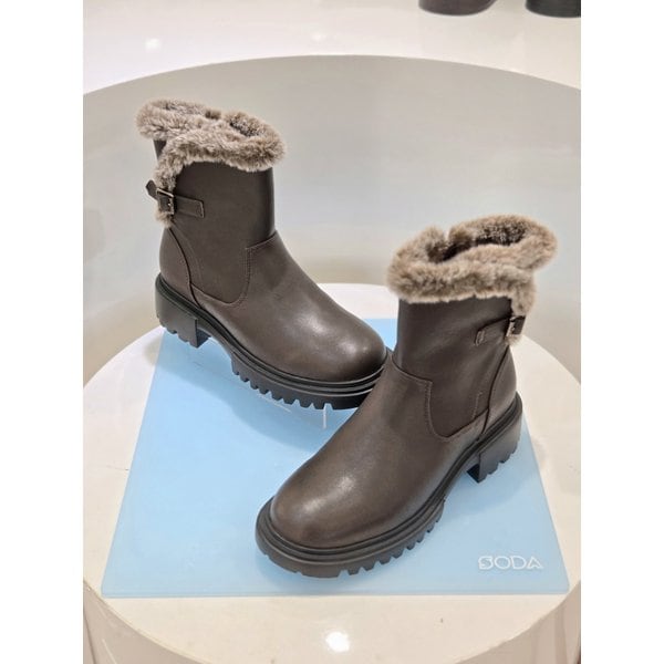 [시흥점] 여성 벨티드 청키 퍼 부츠 (FLB409)