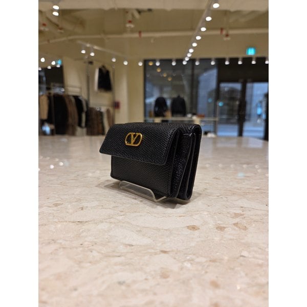 [부산점] 여성 V로고 스냅버튼 클로저 트리폴드 지갑 8W2P0AT9SNP-0NO