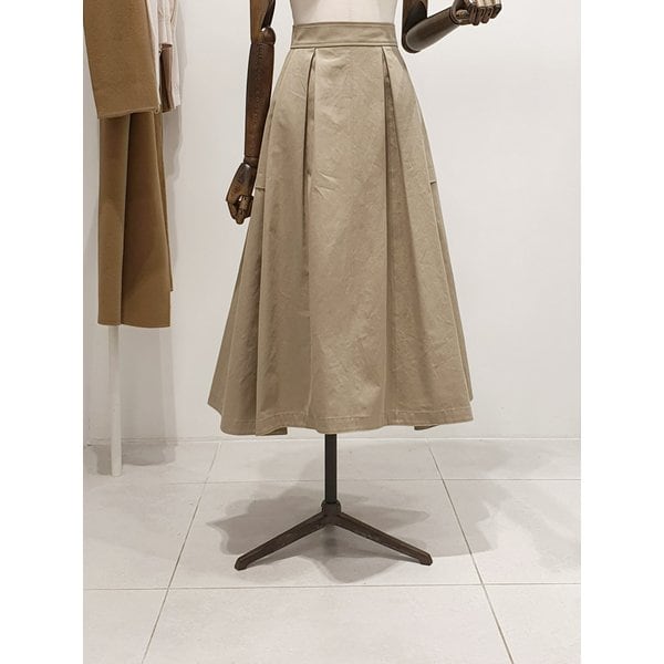 [파주점] 쥬크 주크 뒷밴딩 핀턱 플레어 스커트​ V262MSD934