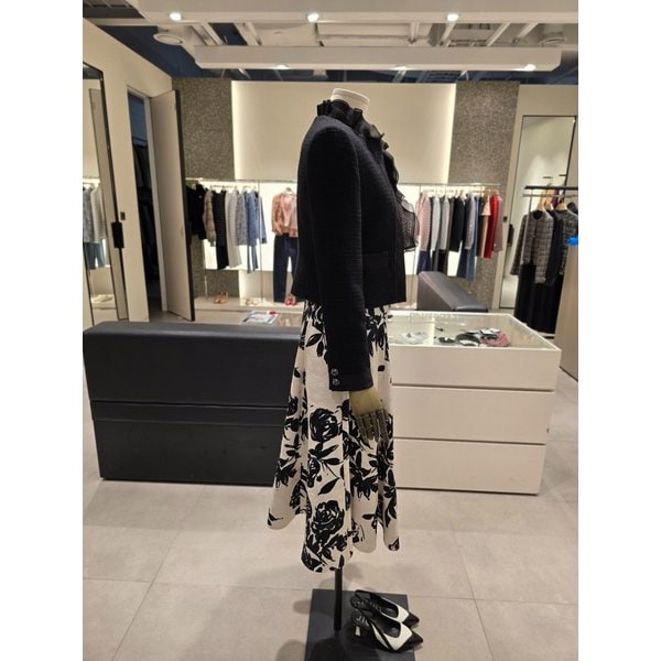 [파주점] 세트 크롭 자켓 + 프릴 블라우스 + 스커트 JR1A0JK041,JS2B0BL901,JS2B0SK321