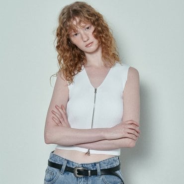 레이브 Solid Knit Vest in White VK4MV252-01