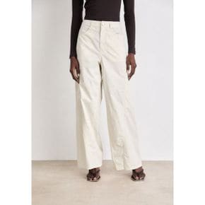 4954407 DKNY HIGH RISE CLEAN CARGO PANT WITH WRAPPED FRONT SEAM - Trousers city khaki