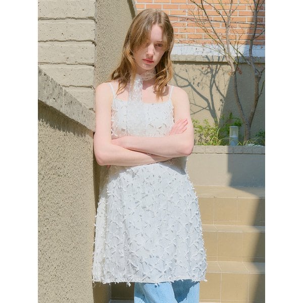 RIBBON EMBROIDERY SLEEVELESS ONE PIECE WHITE