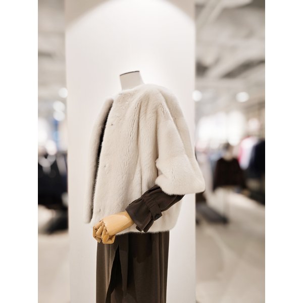 [파주점] [더아이잗컬렉션]밍크퍼 라운드넥 하프 슬리브 자켓 CRBAFSF91