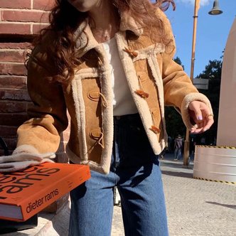  브라우니 떡볶이 더플 양털 배색 크롭무스탕 자켓