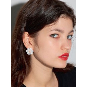 LB_Pearl petal earring