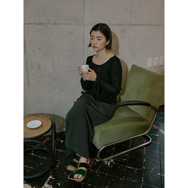 [리퍼브]Calia Boat Neck Button-Sleeve Knit_Black