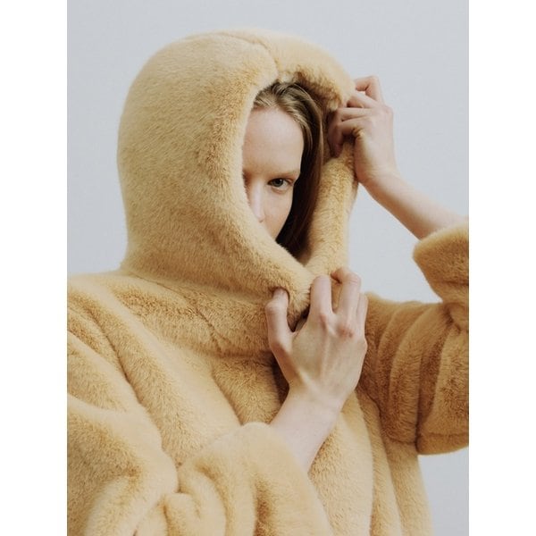 COMELY HUG Hooded Zip-up Faux Fur Coat [Dull Peach]