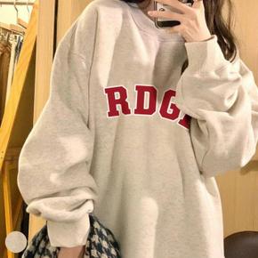 [라일리의류] Rly 여성맨투맨 넉넉한 오버핏 영문 레터링 얇은 긴팔티 (S14618871)
