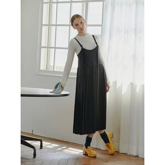 에트몽 Strap Pleats Dress, Black