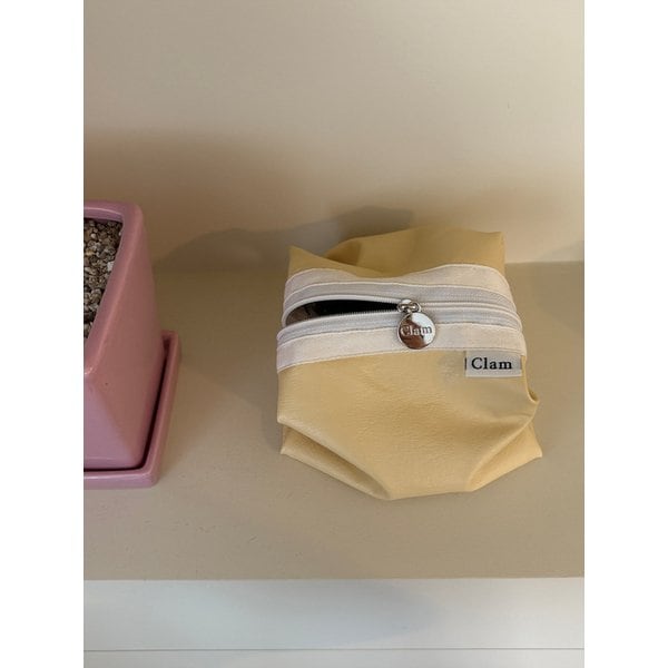 round pouch _ Leather lemon cream