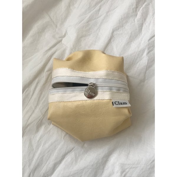 round pouch _ Leather lemon cream