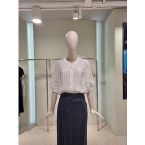 [파주점] 펀칭 퍼프 소매 블라우스 L252PSC064