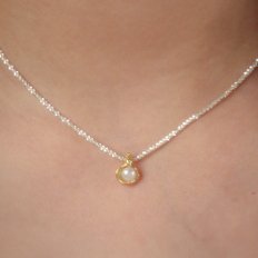 [N240102] Two-tone Shell Motif Pearl Necklace