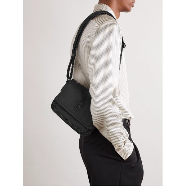 니키 스몰 가죽 트리밍 쉘 메신저 백 1647597332145107